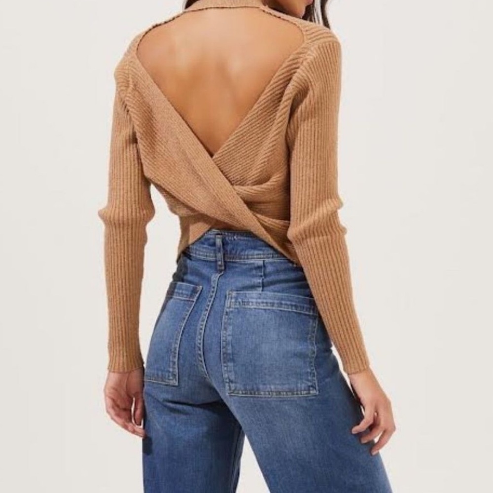 ASTR sweater in camel NWT